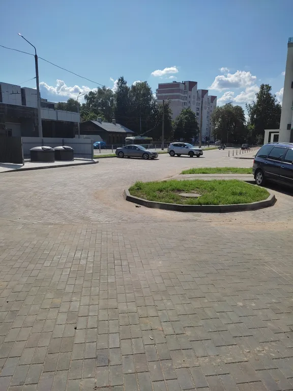 Центр, рядом универмаг Гомель