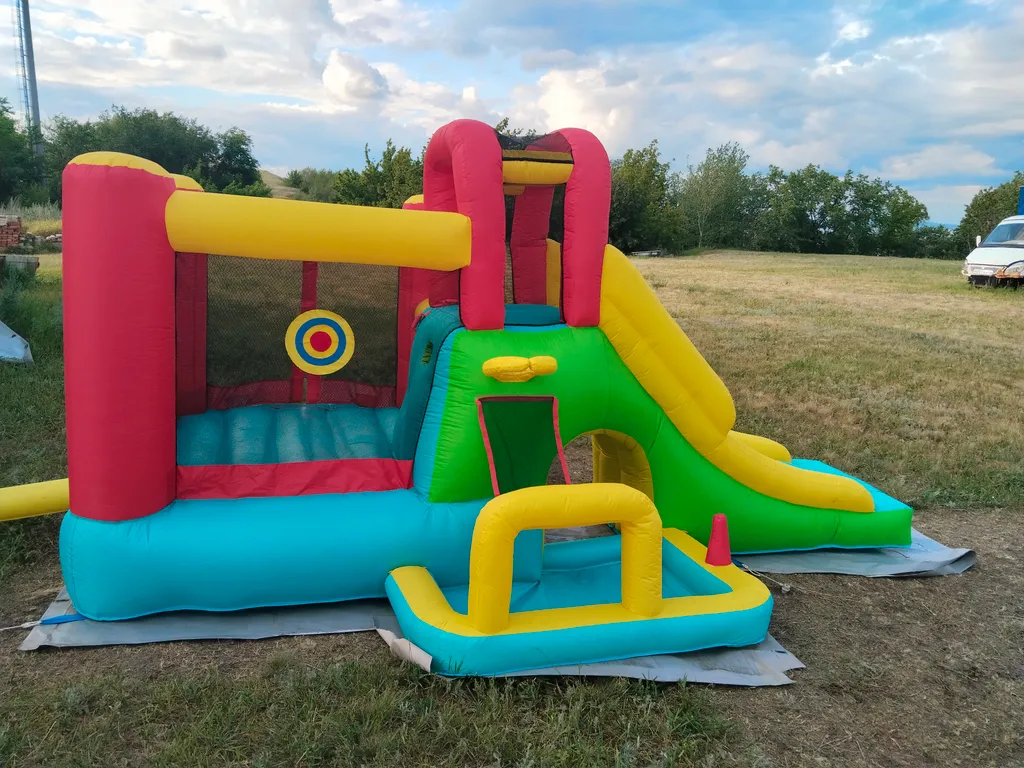 Дом с бассейном рядом с Волгой