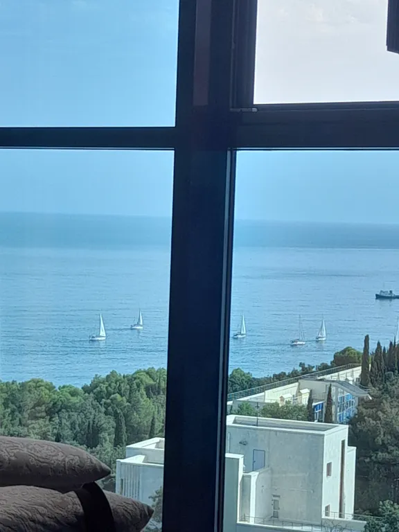 2-комнатная квартира с видом на море и горы в Приморском парке