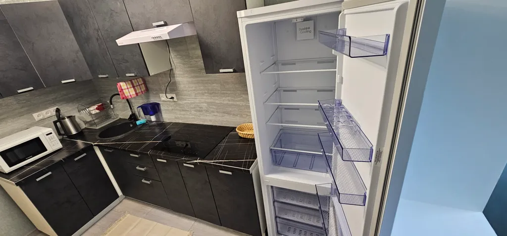 Двухкомнатная квартира в тихом дворе с новым ремонтом и техникой