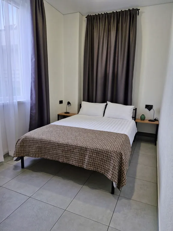 Квартира Комната для 4 человек с допместом на 3 этаже — аренда посуточно в Вардане