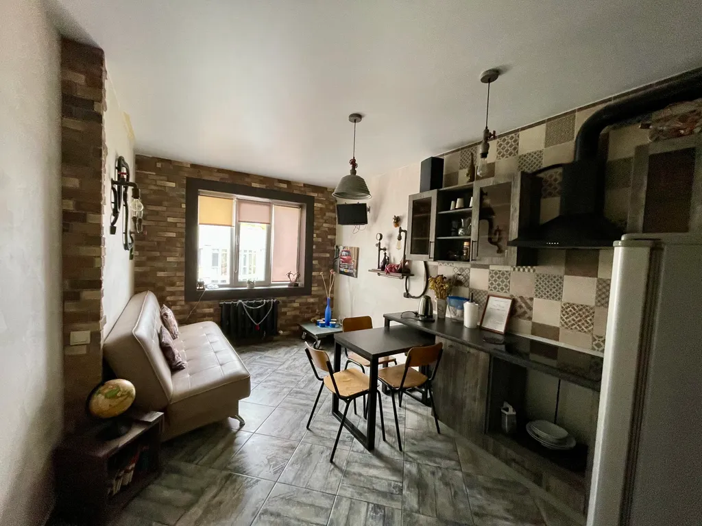 Большая однокомнатная квартира в центре города — аренда посуточно в Брянск