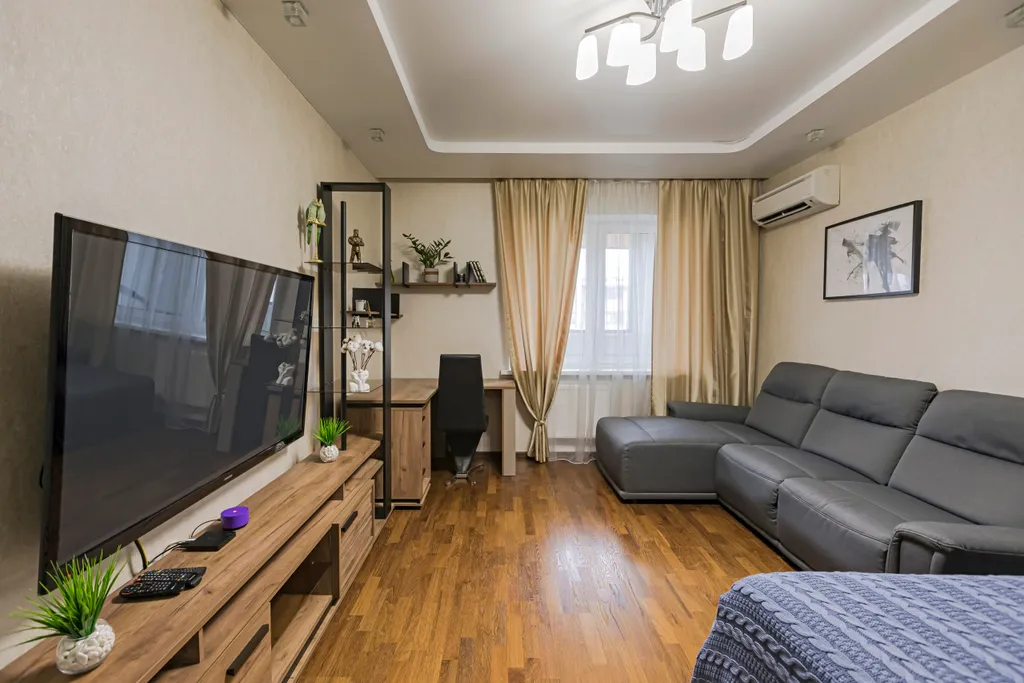 Современная уютная квартира с балконом рядом с метро и ТЦ