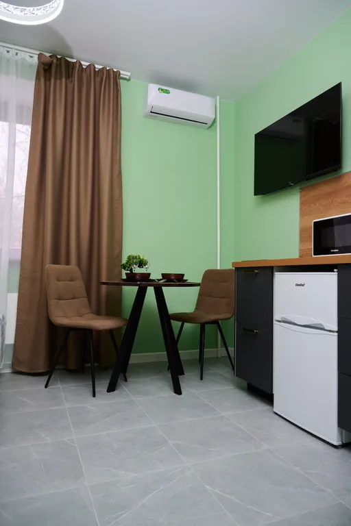 Студия у центрального здания ЮВЖД