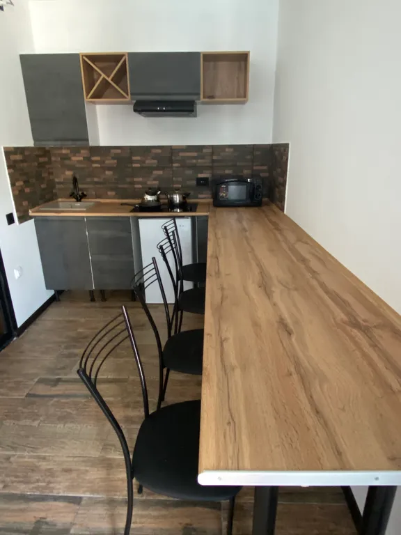 Дом с мансардой у моря, шале с видом на бассейн, номер с бассейном