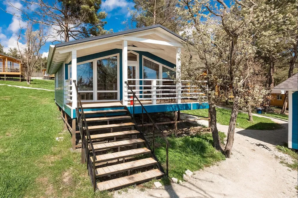 Коттедж Двухкомнатный коттедж с террасой — Геленджик