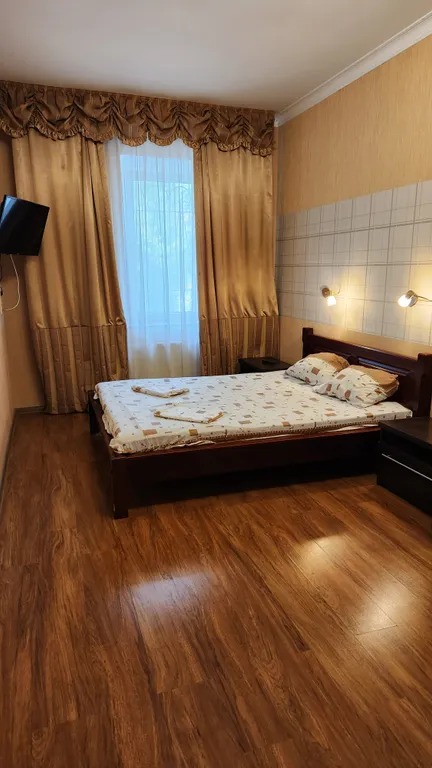 Дом с отдельным двором рядом с Театральной площадью