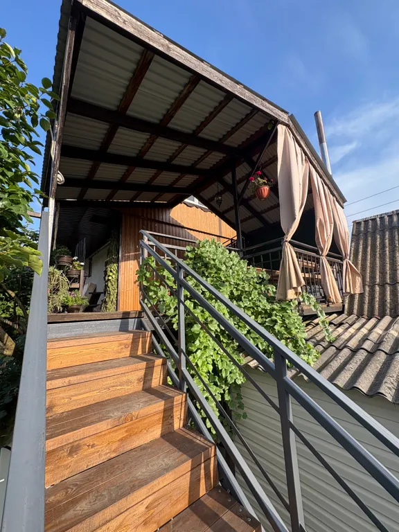 Номера в центре посёлка для семейного отдыха для большой компании