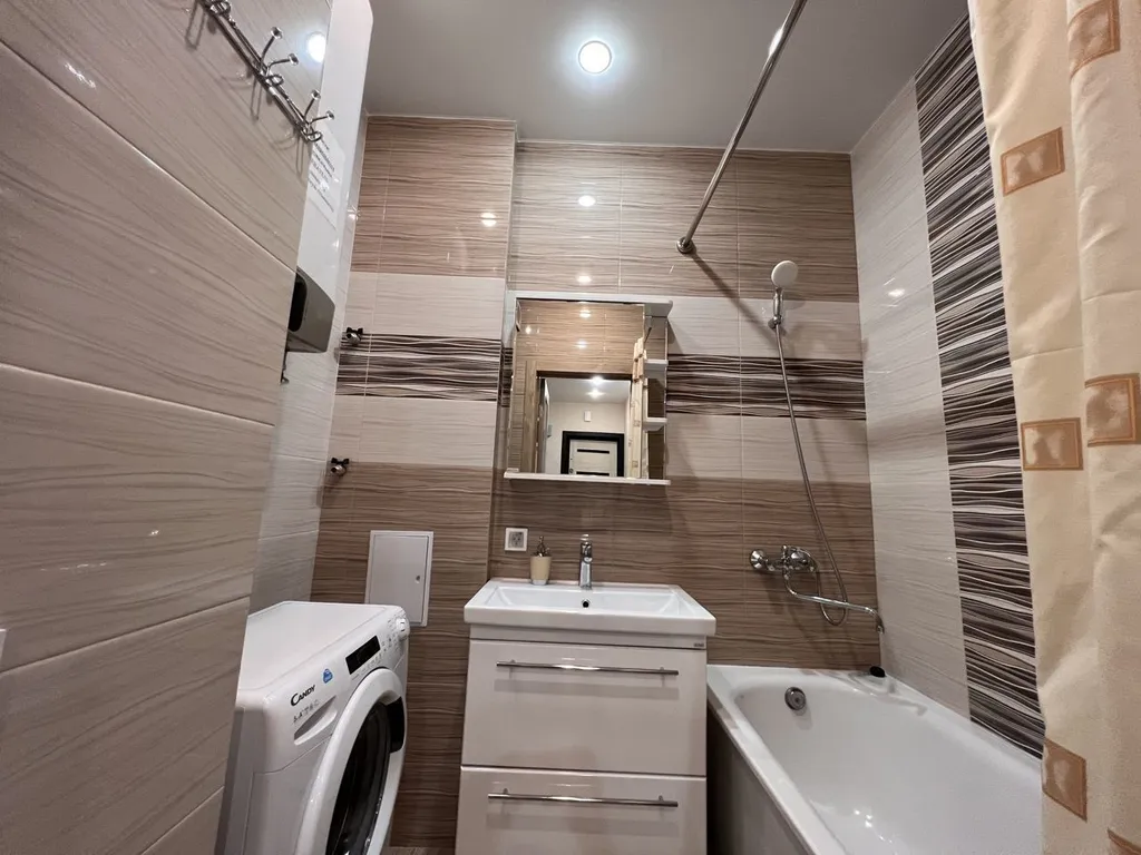 Функциональная ЕВРО-трешка рядом с заливом Ангары