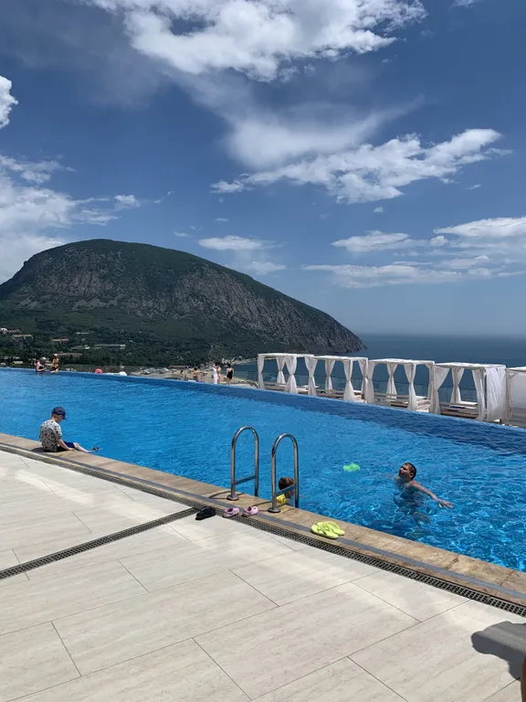 Апартамент в элитном ЖК с прямым панорамным видом на море и бассейном