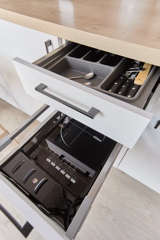 Домик с чаном на берегу озера