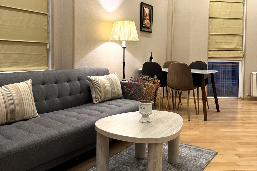 Дом, милый дом в центре города, Район Ваке