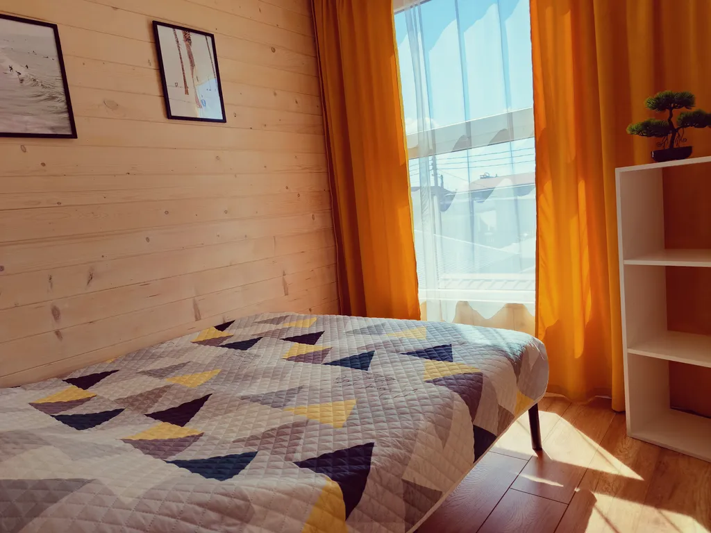 Новый гостевой дом с бассейном у моря Прилив