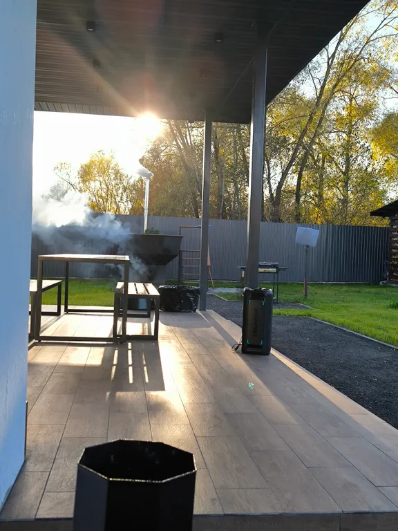 Современный коттедж в пригороде с баней и горячим чаном