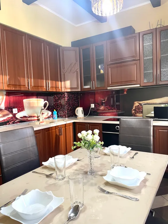 Рядом с бизнес отелем Азия в центре города