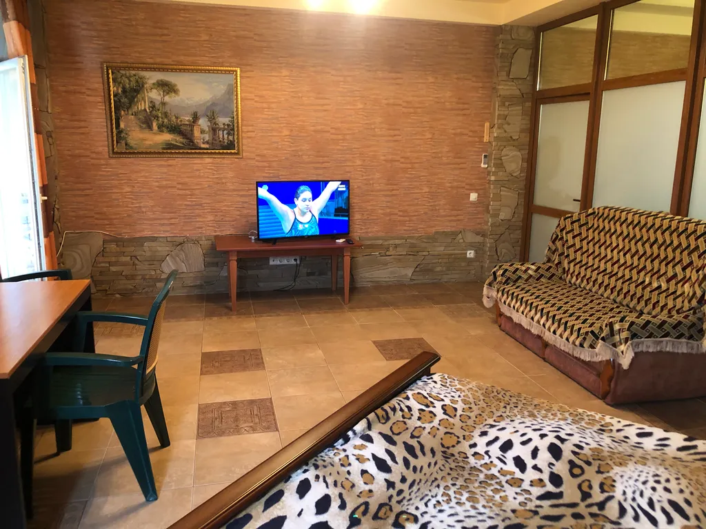 Уютная квартира с озелененным внутренним двориком — аренда посуточно в Алушта