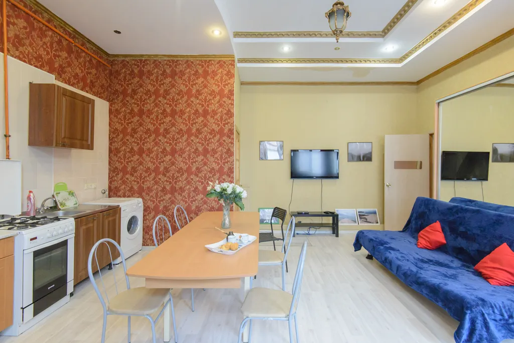 Уютный дом в центре города с мангалом и ёлочкой