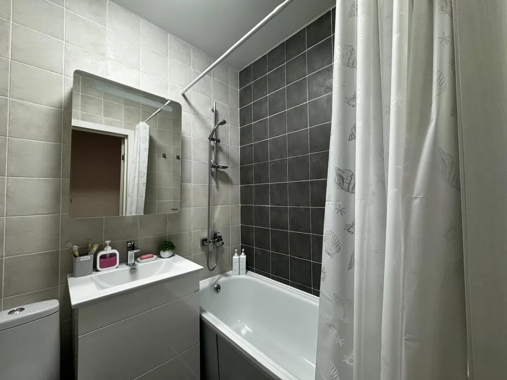 Комфортная квартира в новом доме с видом на закат