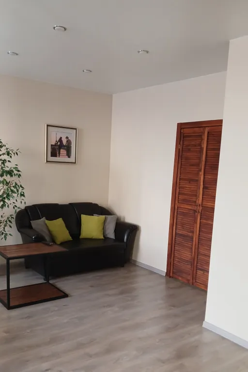 Квартира Квартира Шикарная новая студия в центре города — Омск