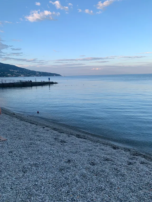 Номер на берегу моря