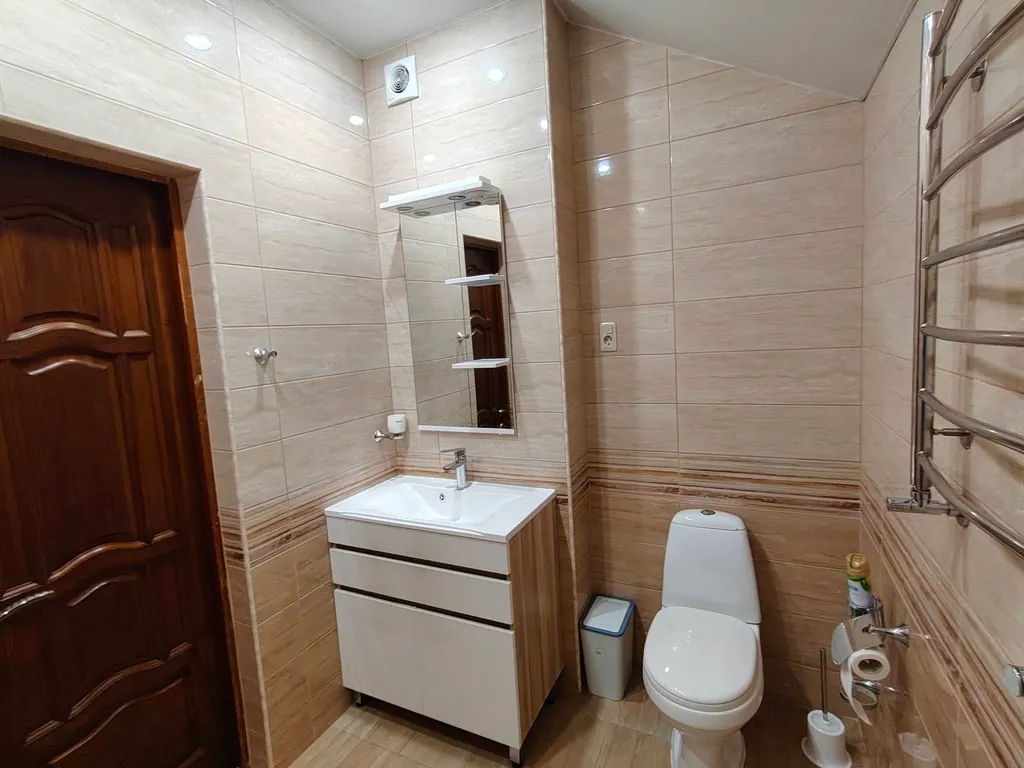 Частный дом с беседкой