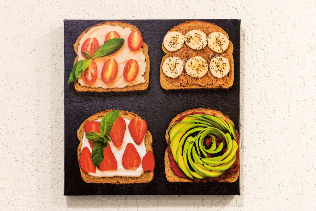 Уютная студия в центре города в стиле лофт с балконом