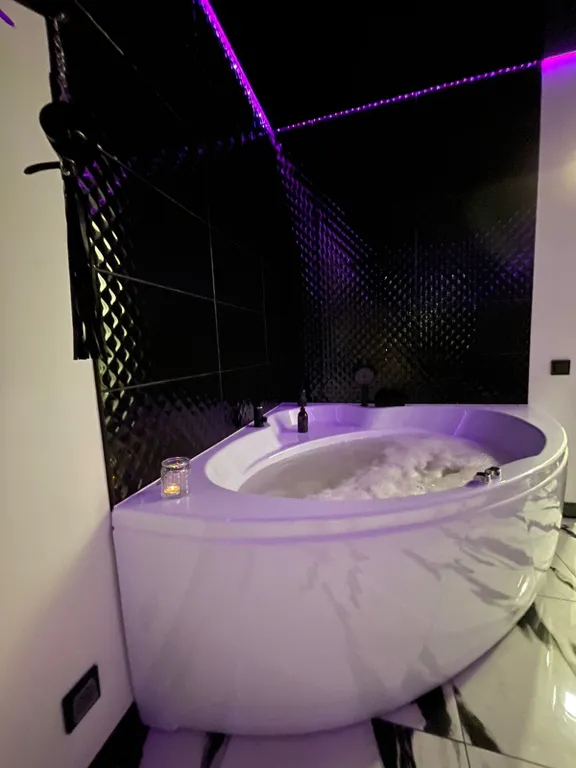 Апартамент для свиданий с джакузи