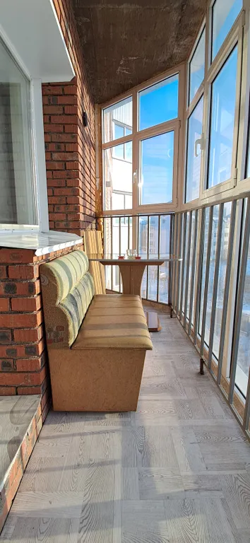 Студия с панорамным видом на город