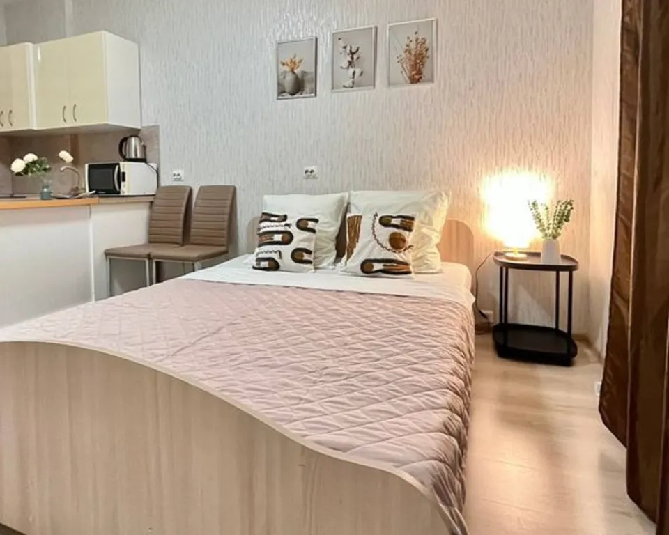 Студия Апарт Гулливер с лоджией в центре