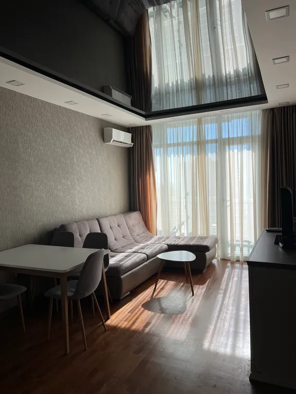 Уютная двухкомнатная квартира с потрясающим видом на море