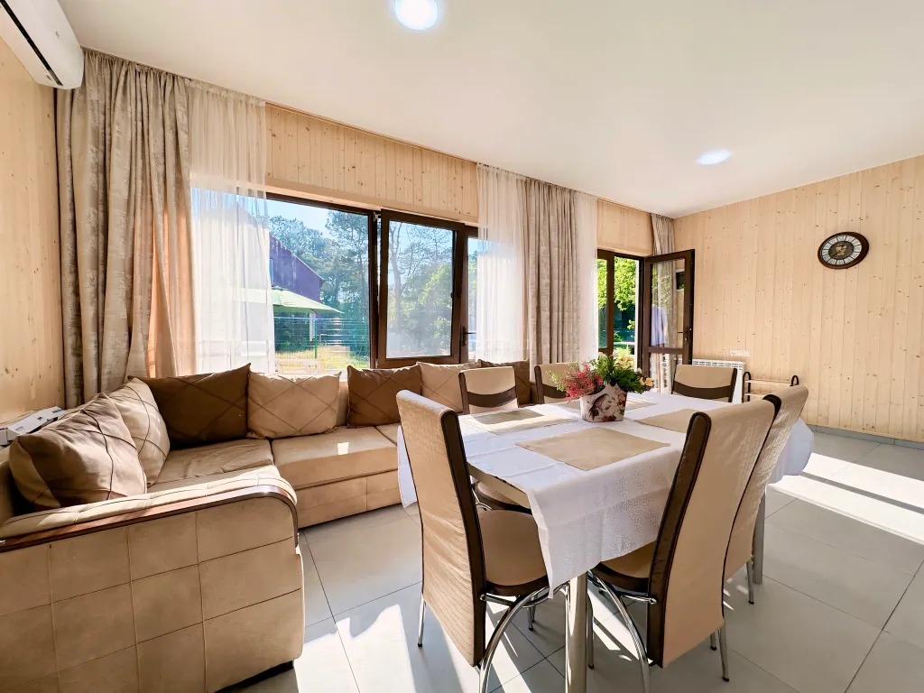 Большая вилла с песчанным пляжем