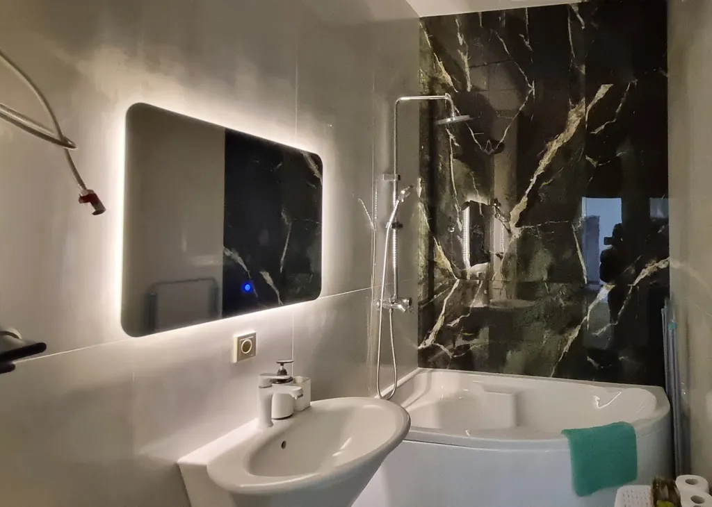 Рыжий Кот ЛОКО (просторная квартира с двумя изолированными спальнями)