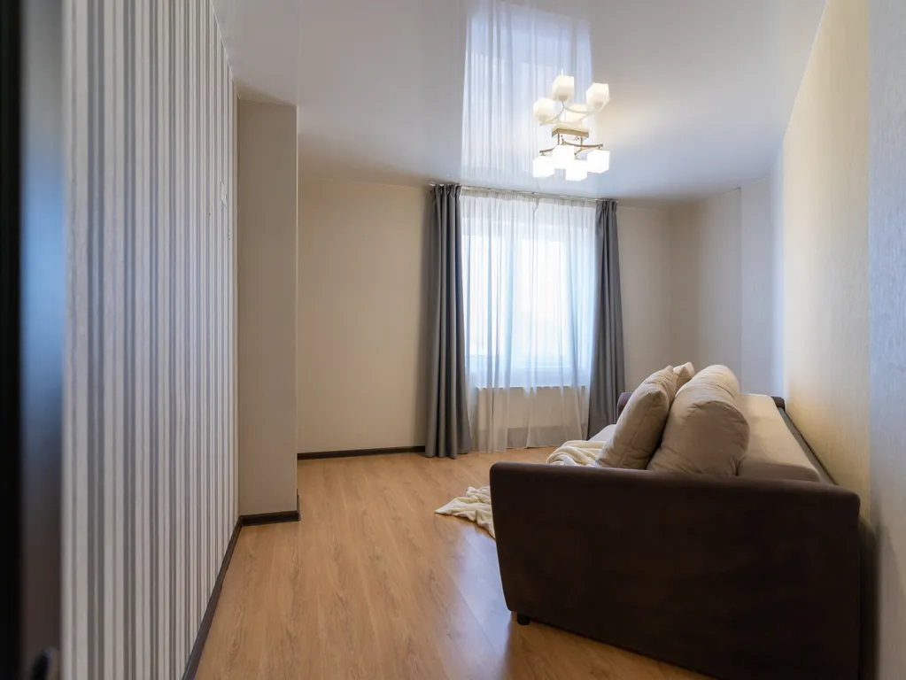 Двушка с подсветкой в спальне и панорамным балконом