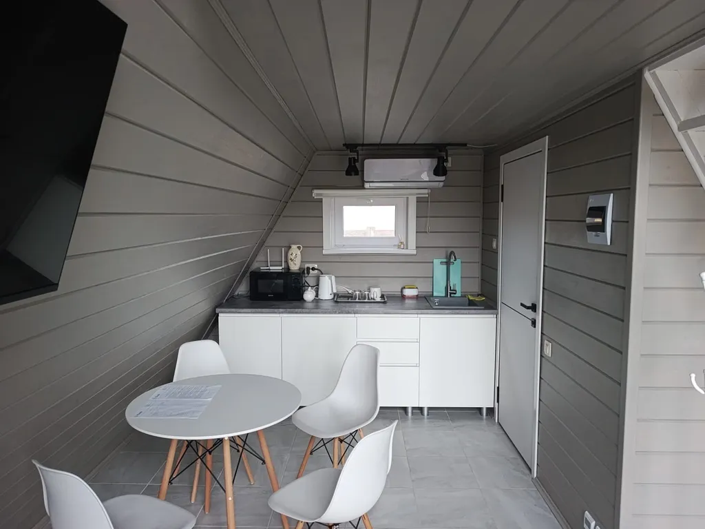 Дом в стиле A frame с чаном