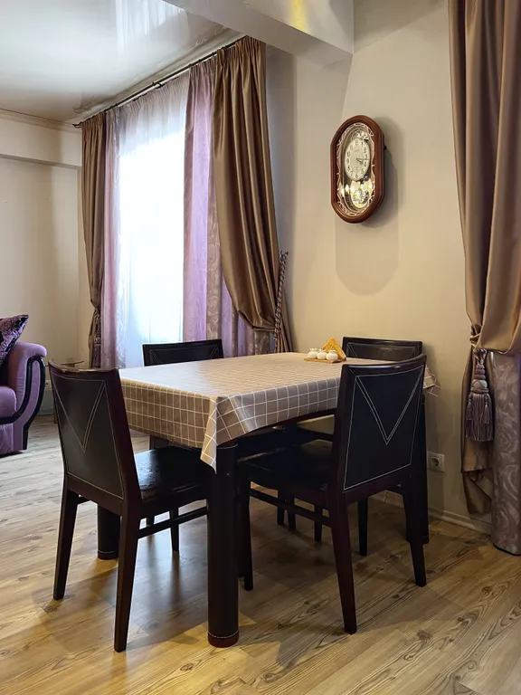 Красивая большая двухкомнатная квартира в микрорайоне Красный Камень