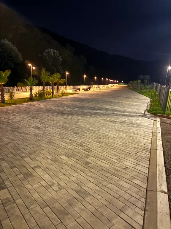 Уютная новая квартира с дизайнерским ремонтом с изолированной спальней