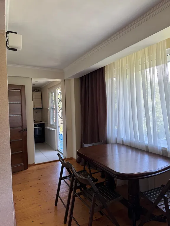 Просторная трёхкомнатная квартира на берегу моря в районе пляжа Мокко