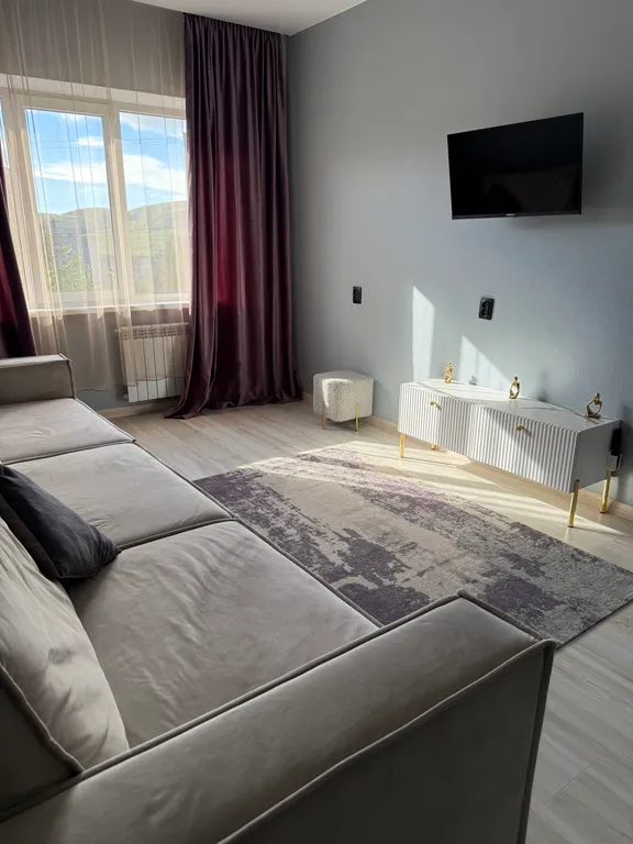 Уютная трехкомнатная квартира с видом на горы