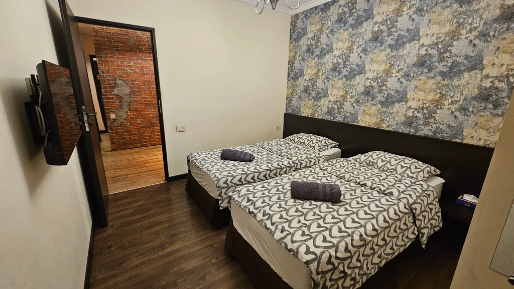 Просторная, светлая квартира с двумя спальнями, малый центр