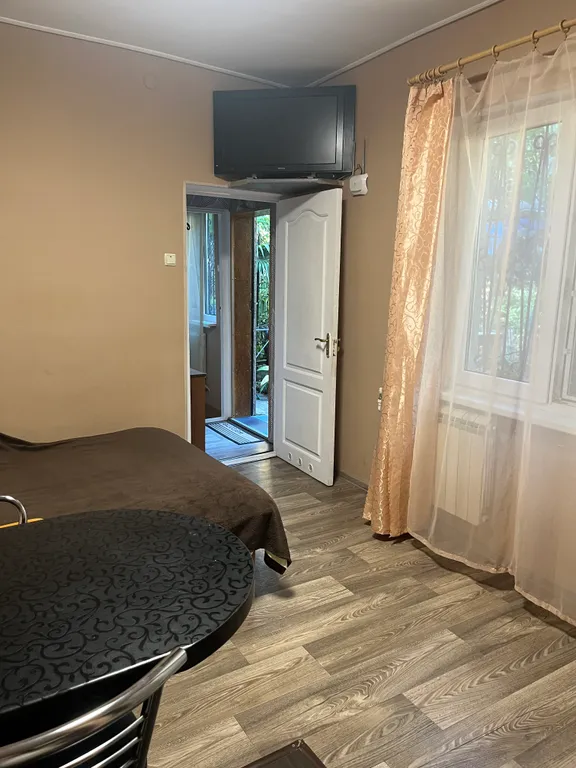 Коттедж Коттедж Сдам котедж с беседкой и мангальной зоной в центре Ялты — Ялта