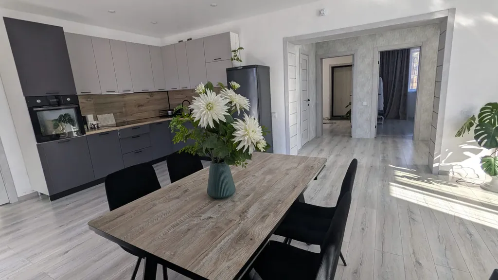 Новый коттедж возле соснового леса