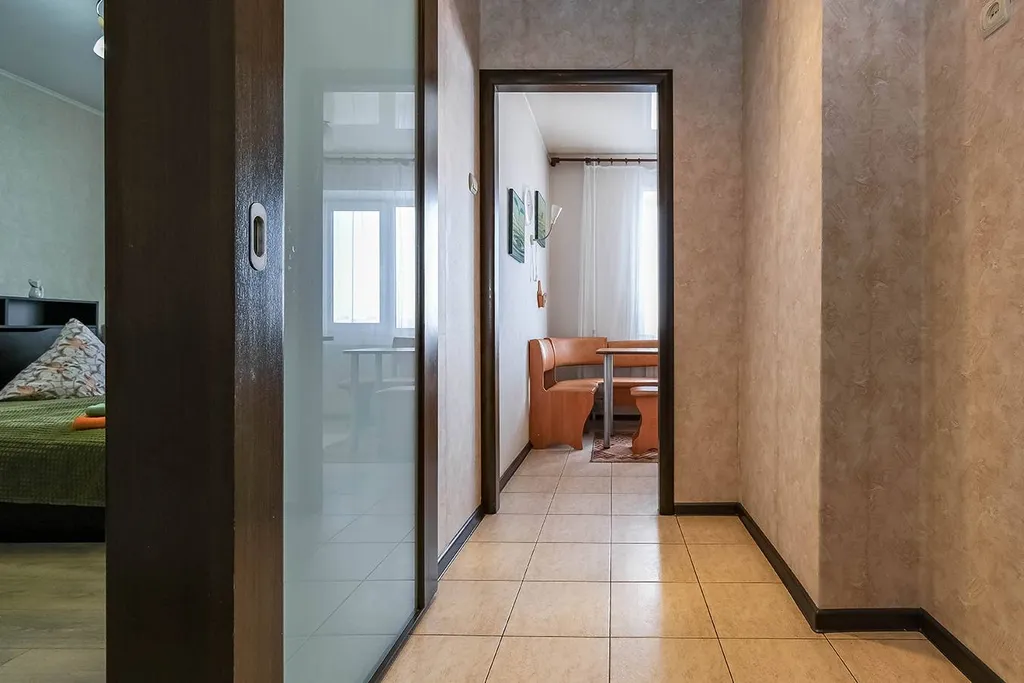 Современная квартира рядом с СК Заря на 4 человека