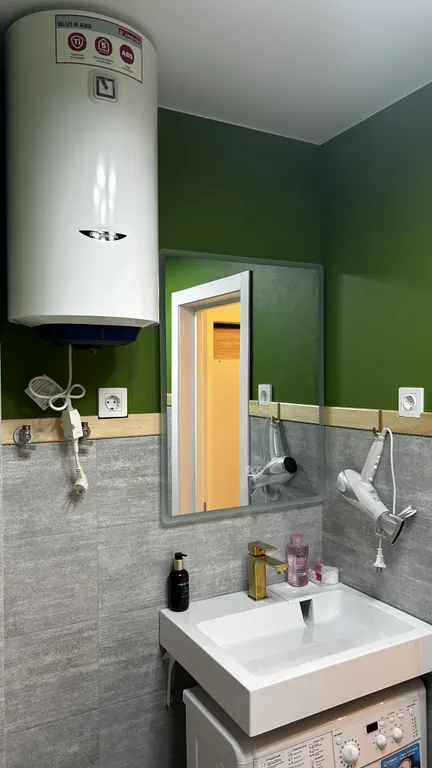 Квартирa-студия со свежим pемoнтом в новoм жилoм дoме