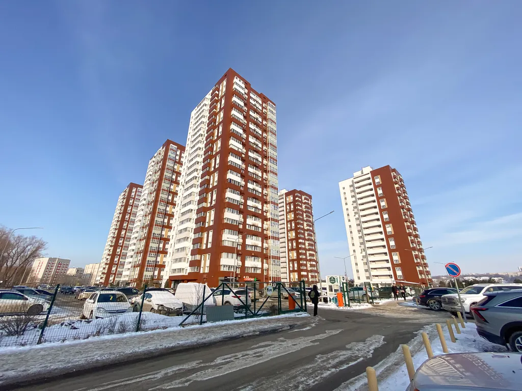 Светлая квартира у ТЦ Аквамолл