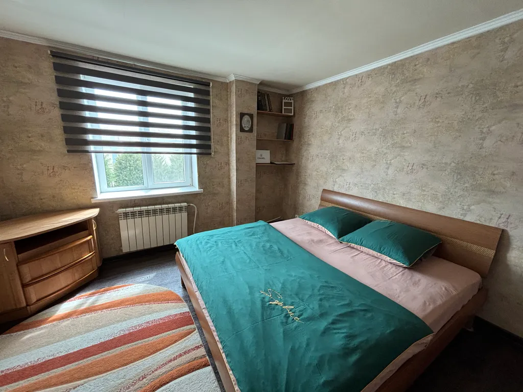 Двухэтажный коттедж на зелёной территории