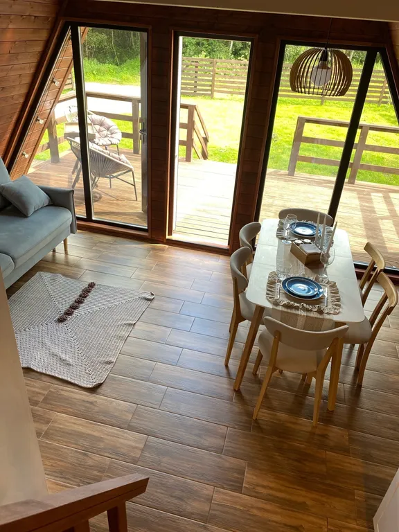 Дом с ковром