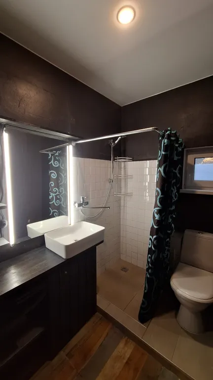 Коттедж Коттедж Успей насладиться зимней сказкой на берегу реки Нева. — им. Морозова