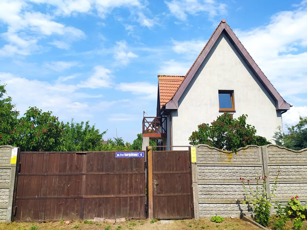 Уютный дом с камином у самого моря