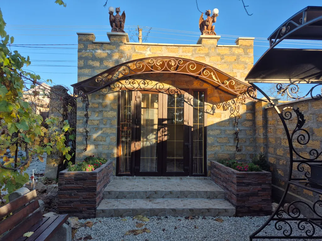 Коттедж Дом с Драконами — аренда посуточно в Кача