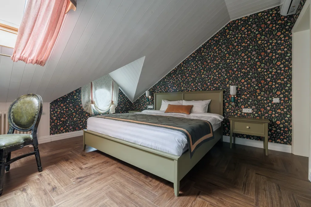 Стандарт мансардный  dbl   «Щелкунчик»